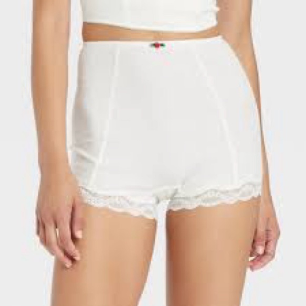 NWT white ribbed shorts from the brand Colsie, size small, color white